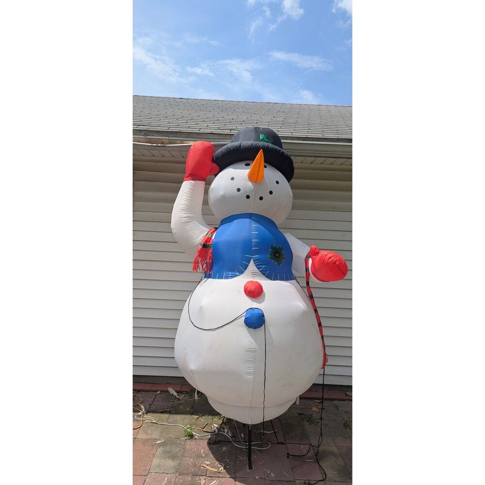Gemmy Giant 8' Inflatable‎ Snowman 2009 Illuminates Christmas inflatable